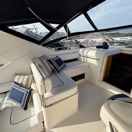 A Bordo De Un Barco En La Costa Del Sol Marbella