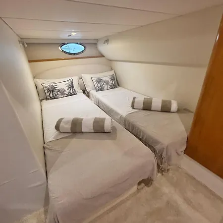 A Bordo De Un Barco En La Costa Del Sol * マルベーリャ