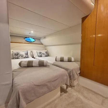 A Bordo De Un Barco En La Costa Del Sol * マルベーリャ