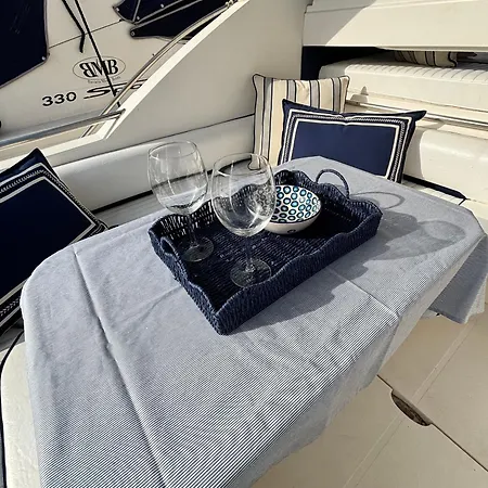 船上ホテル A Bordo De Un Barco En La Costa Del Sol