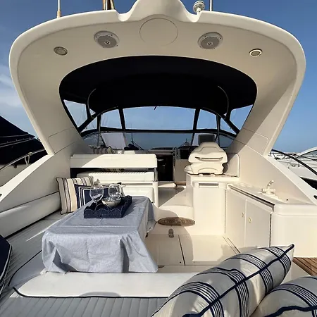 船上ホテル A Bordo De Un Barco En La Costa Del Sol