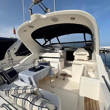 A Bordo De Un Barco En La Costa Del Sol * マルベーリャ
