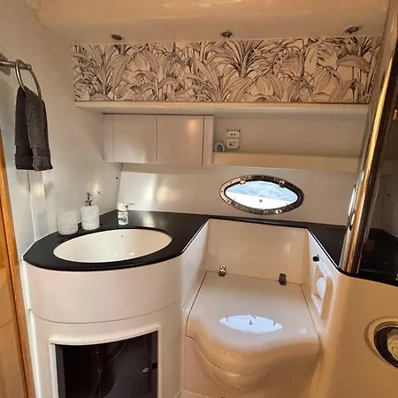 船屋 A Bordo De Un Barco En La Costa Del Sol *