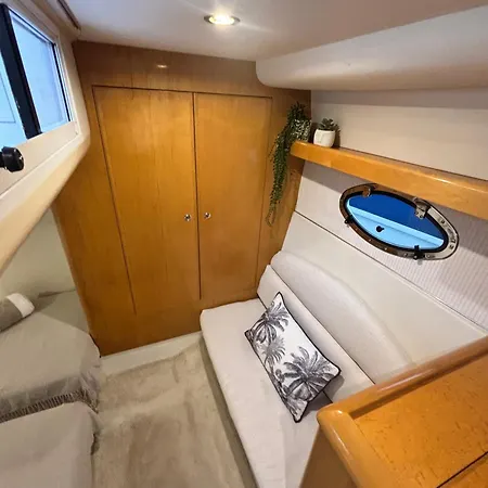 船屋 A Bordo De Un Barco En La Costa Del Sol